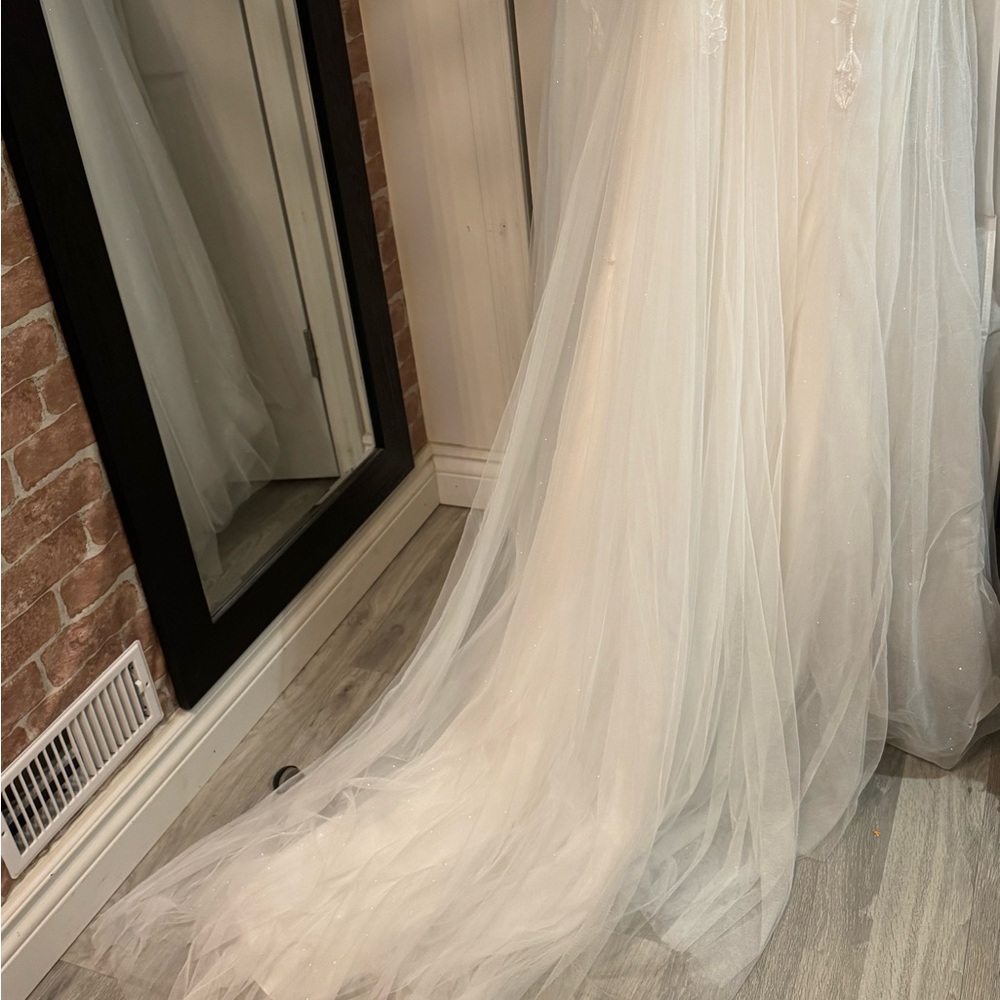 Amalfi Bridal Gown - Elegant White Floral Design - Picture 7 of 16